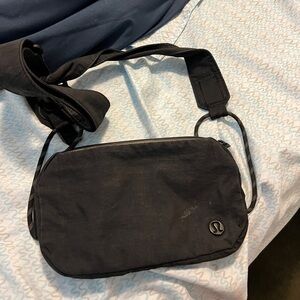 Lululemon belt bag with reflective connectors